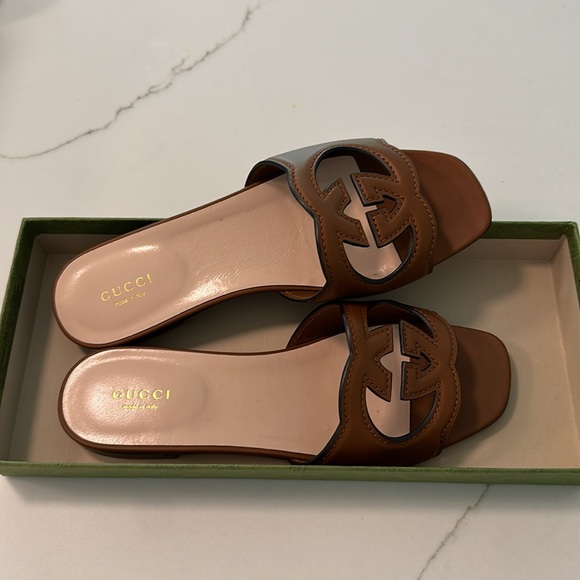 GUCCI women’s interlocking G cut-out slide sandal - Picture 2 of 11